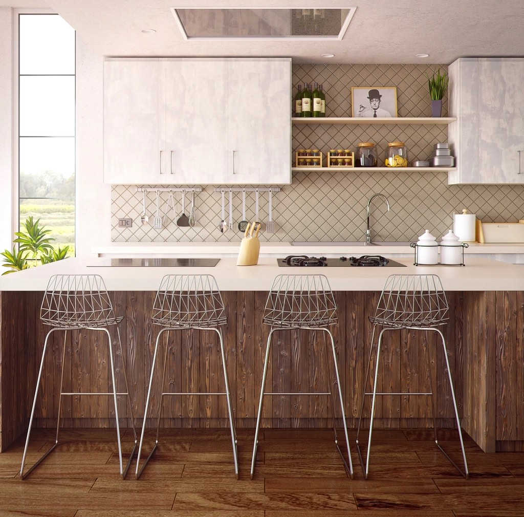 Kitchen with breakfast bar